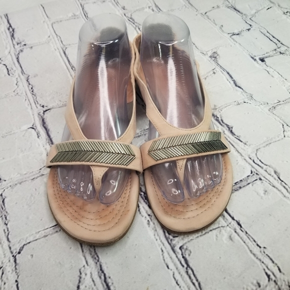 Kennel & Schmenger blush pink silver beaded open toe thong flats - Picture 11 of 14